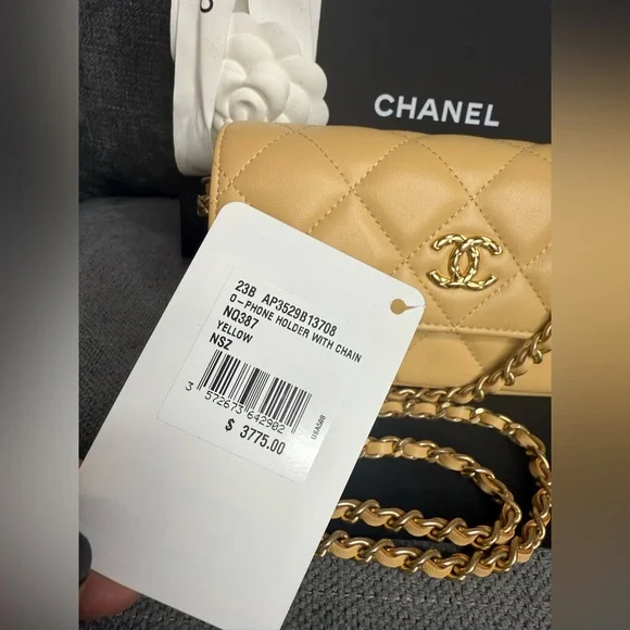 CHANEL CC flap lambskin WOC phone holder on chain - Picture 3 of 15